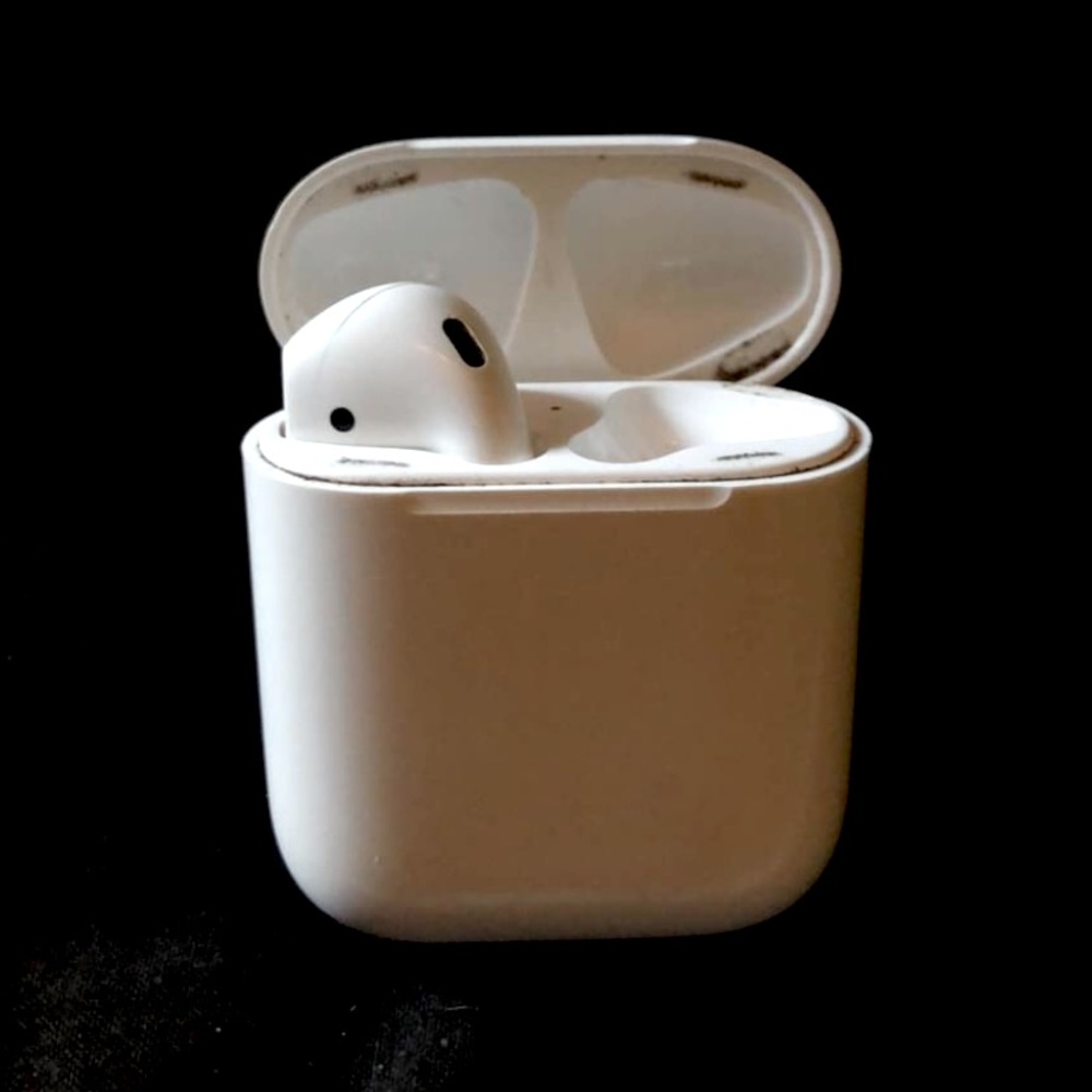 Apple Airpods with charging case